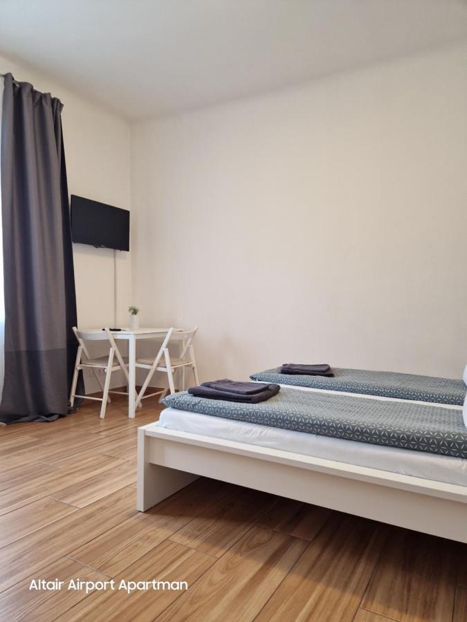 Altair Airport Apartman เวคชีส์ ภายนอก รูปภาพ